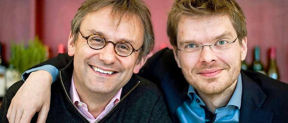 Der Alte, der Neue: Der scheidende Chefdirigent des Rundfunkchor Berlin, Simon Halsey (l) und der designierte Chefdirigent GijsLeenaars am 4. November in Berlin.