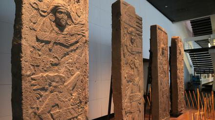 Noch unverpackt. Die Stelen der Cozumalhuapa-Kultur im Ethnologischen Museum in Dahlem.