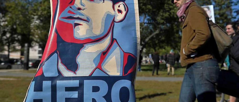 Ein Held für gewisse Kreise. Eine Snowden-Flagge im Oktober 2013 bei Protesten gegen die Überwachung der NSA in Washington, D.C.