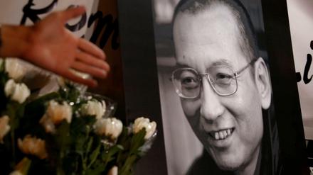 Trauer um Liu Xiaobo: eine Szene vom Donnerstag in Hongkong, dort ist die Zensur lockerer als in Festland-China. 