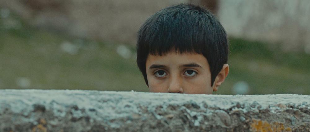 Der Stärkere gewinnt. Der elfjährige Aslan (Dogan Izci) will sich im Dorf Respekt verschaffen.