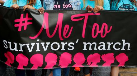 Frauen demonstrieren in Los Angeles während eines #MeToo-Protestmarsches gegen sexuelle Gewalt und Belästigung. 