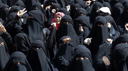 Frauen in Jemen protestieren.