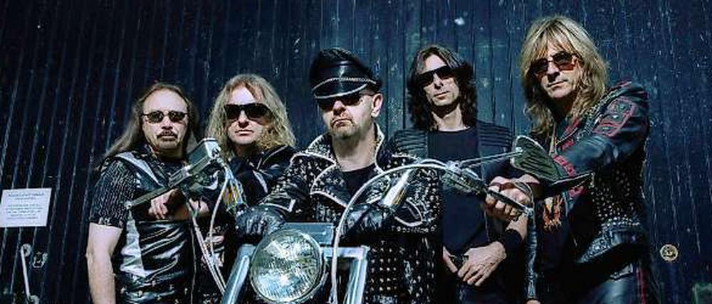Leder, Nieten, lange Haare. Judas Priest gehörten zu den Wegbereitern des "New Wave of British Heavy Metal" und des entsprechenden Images. 