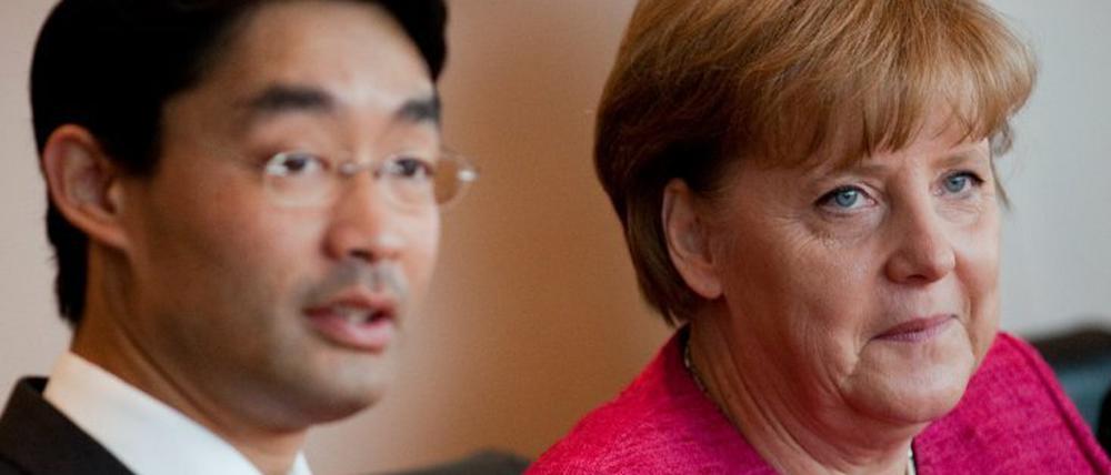 Philipp Rösler und Angela Merkel. Gefährden die jüngsten Griechenland-Aussagen aus Koalitionskreisen das Ansehen Deutschlands? 