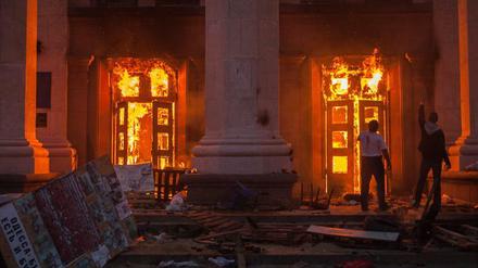 Das brennende Gewerkschaftsgebäude in Odessa.