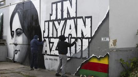 Wandgemälde - wie hier in Hessen - reichen nicht an Unterstützung der Demokratiebewegung Irans