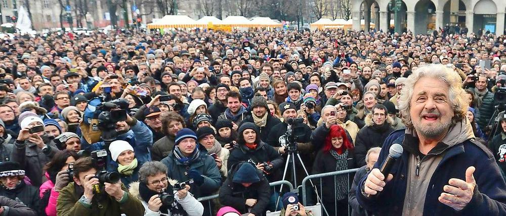 Grillo und ein Platz voller Anhänger - Mitte Februar in Bergamo
