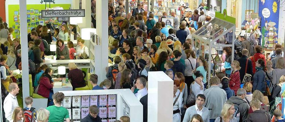 Viele, die heute auf dem Buchmarkt mitmischen, kommen gar nicht zur Frankfurter Buchmesse, zum Beispiel Social-Reading-Plattformen. Es entwickelt sich eine Parallelkultur.