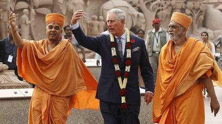 Adliger in Akshardham: Prinz Charles besucht den Hindu-Tempel in Indien