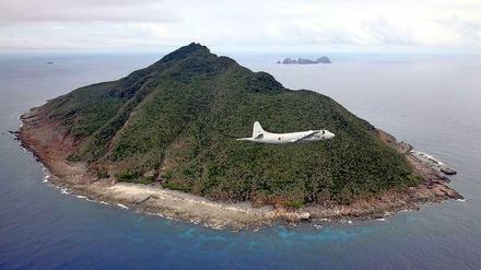 Begehrte Insel: Ein japanischer Flieger patroilliert die von China beanspruchte Insel Diaoyo im Pazifik
