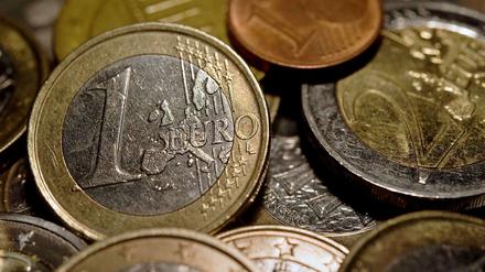 Was ist der richtige Weg aus der Euro-Krise? Der frühere Außenminister Genscher meint: Es muss viel Geld investiert werden.