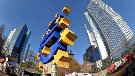 Mit der EZB verfügt die Eurozone über eine unabhängige und mächtige Notenbank. Das allein reicht jedoch nicht aus, meint Armin Steinbach.
