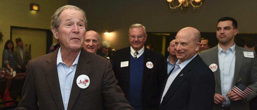 Zurück im Geschäft: Ex-Präsident George W. Bush am Montagnachmittag in Columbia, South Carolina - im Dienste seines Bruders Jeb.