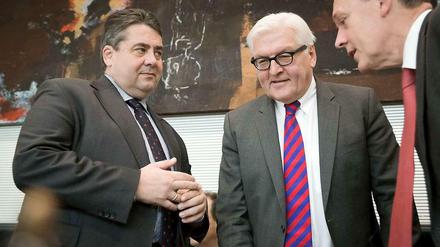 Auf dem Weg in die große Koalition? SPD-Chef Sigmar Gabriel, Fraktionschef Frank-Walter Steinmeier und Fraktionsgeschäftsführer Thomas Oppermann (von links).