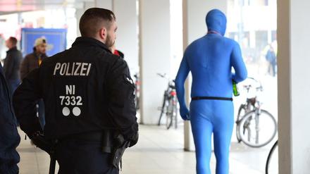 Der Karneval in Braunschweig stand im Februar verganenen Jahres schon unter verstärkter Polizeibeobachtung wegen Terrorgefahr. Dieses Jahr stand der Kölner Karneval fast auf der Kippe.