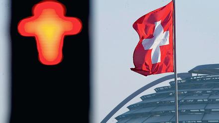 Stop. Die Schweiz arbeitet an einem neuen Image. Sie will nicht mehr die Fluchtburg für Steuerhinterziehergeld sein.