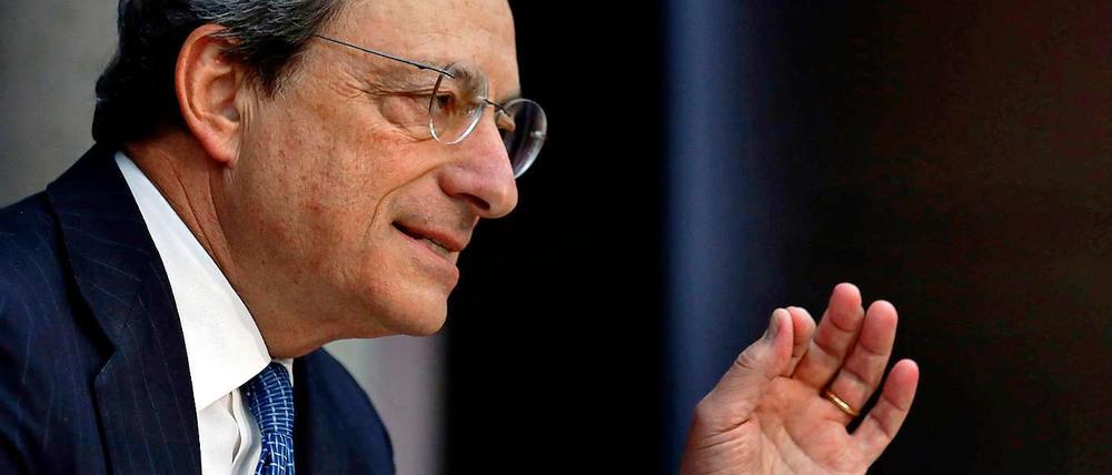Klare Worte, unklare Worte. EZB-Präsident Mario Draghi kündigte an, alles Notwendige zu tun, um die verschuldeten Euro-Staaten zu retten. Dabei ließ er Raum für Interpretationen, wie etwaige Maßnahmen aussehen könnten, und sorgte so für Unsicherheit und Angst an den Märkten.