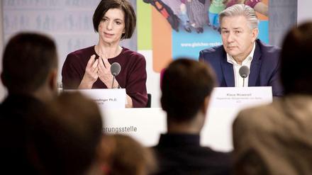 Berlins Ex-Regierender Klaus Wowereit und die Präsidentin des Wissenschaftszentrums Berlin, Jutta Allmendinger, stehen einer Kommission vor, die in den nächsten Monaten Vorschläge für Gesetzesänderungen erarbeiten sollen, um sexueller Belästigung am Arbeitsplatz besser zu begegnen.