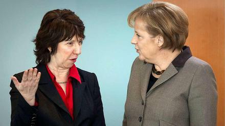 Die EU-Außenbeauftragte Catherine Ashton und Kanzlerin Angela Merkel
