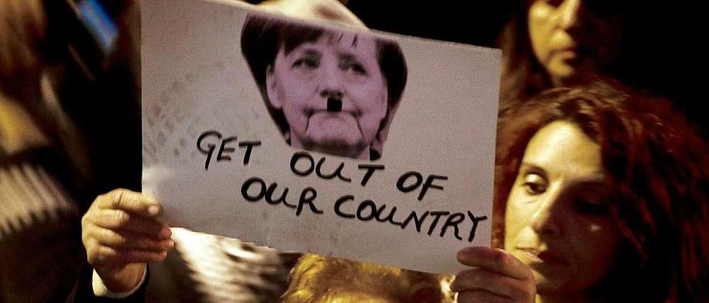Angela Merkel kommt nicht gut an in Europa - und wird oft mit Hitler verglichen.