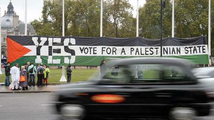 Klare Ansage: Vor dem britischen Unterhaus werben Sympathisanten für die Anerkennung eines palästinensischen Staates.