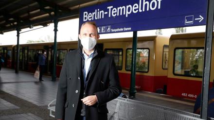 Startbahnhof Tempelhof: Sebastian Czaja steigt im Berliner Süden in die Ringbahn.