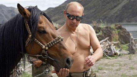 In Western-Manier präsentiert sich Wladimir Putin. In welcher Welt lebt er?