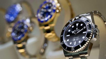 Zeigen auch nur die Zeit an. Rolex-Uhren sind teurer als viele andere Uhren. Warum werden sie dennoch gekauft? 