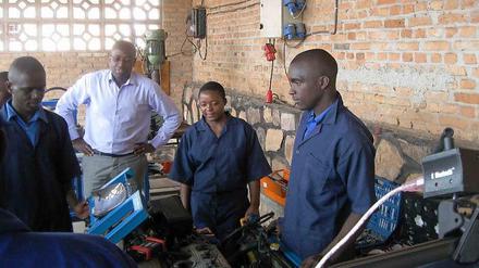 Welche Themen für die globale Entwicklungsagenda der kommenden Jahre wichtig werden, entscheidet sich in diesem Jahr. Das Foto zeigt eine von der deutschen Gesellschaft für Internationale Zusammenarbeit (GIZ) unterstützte Lehr-Autowerkstatt in Ruanda. 