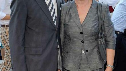 Georg Schmid im Jahr 2010 mit seiner Frau beim Sommerempfang des Landtags.