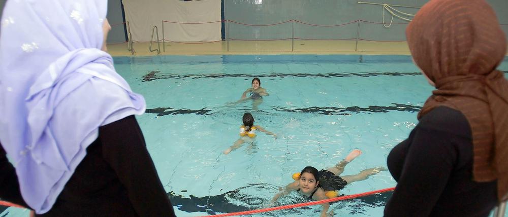 Müssen Mädchen und Jungen unbedingt gemeinsam Schwimmen lernen? 