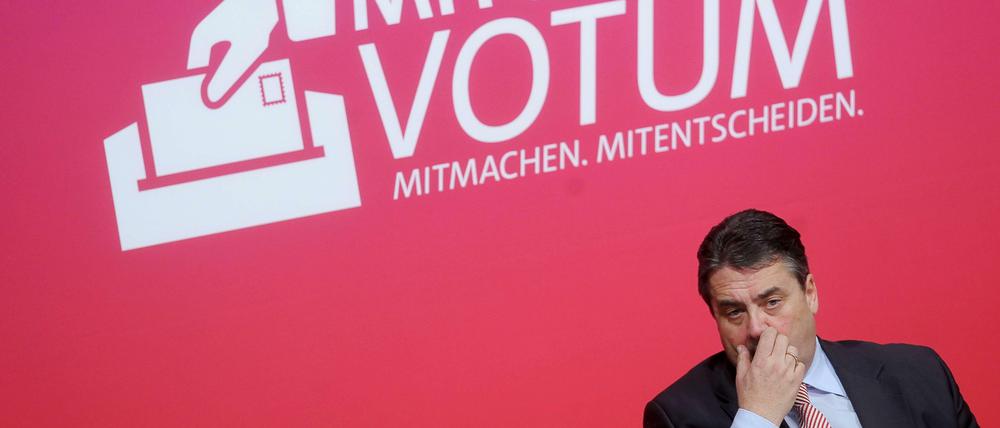 Der SPD-Parteivorsitzende Sigmar Gabriel wirbt für den schwarz-roten Koalitionsvertrag.