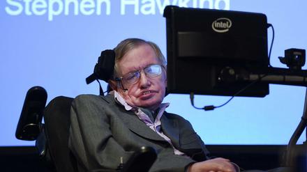 Starforscher. Der britische Astrophysiker ist weltweit bekannt - für seine Arbeiten zu Schwarzen Löchern, aber auch wegen seiner Erkrankung ALS, die ihn praktisch bewegungsunfähig gemacht hat. Er kommuniziert über einen Sprachcomputer. 