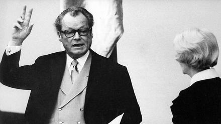 Auf dem Zenit: Er hatte die Bundestagswahl 1972 triumphal gewonnen. Am 14. Dezember legte Willy Brandt gegenüber Bundestagspräsidentin Annemarie Renger zum zweiten Mal seinen Amtseid als Kanzler ab. Es war die große Zeit des politischen Aufbruchs. Am Mittwoch wäre Brandt 100 Jahre alt geworden.