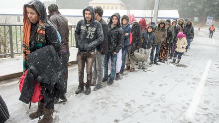 Der Wintereinbruch trifft auch die Flüchtlinge an der deutsch-österreichischen Grenze. 