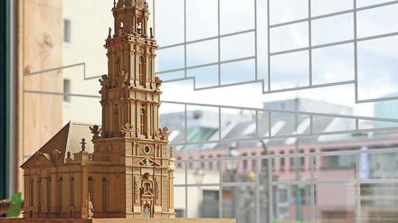 Das Modell. Die Garnisonkirchenstiftung will den Turm der Garnisonkirche wieder aufbauen. TV-Moderator Günther Jauch sprach in dieser Woche erstmals über seine Millionenspende für das Projekt.
