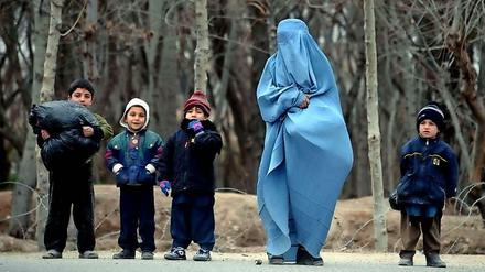 Die Burka, hier ein Bild aus Afghanistan, sieht man in Deutschland so gut wie nie. 