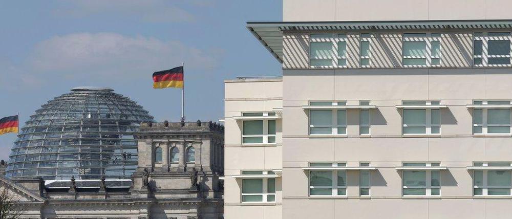 Reichstag in Sichtweite: Wurde das Handy der Bundeskanzlerin von der US-Botschaft aus angezapft?