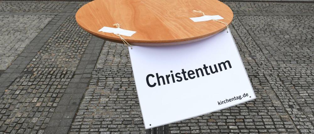 Nur noch 27,1 Prozent der Menschen in Deutschland gehören der evangelischen Kirche an, Tendenz sinkend. 