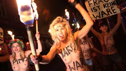Frauen gegen Prostitution: Femen-Protest 2013 auf der Reeperbahn in Hamburg