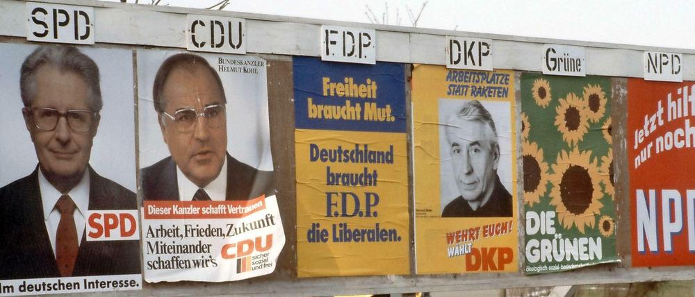 Eine Plakatwand zur Bundestagswahl 1983 in Hessen. Die CDU lieh sich den Spruch offenbar von der SPD, die elf Jahre zuvor für Willy Brandt mit "Kanzler des Vertrauens" geworben hatte. 