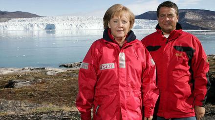 Bundeskanzlerin Angela Merkel (CDU) und ihr heutiger Vizekanzler Sigmar Gabriel (SPD) haben 2007 das deutsche Klimaziel für das Jahr 2020 formuliert. Die Treibhausgasemissionen sollen im Vergleich zu 1990 um 40 Prozent sinken. Gabriel war damals noch Umweltminister. Die beiden Politiker reisten 2007 nach Grönland, um sich vor schmelzenden Gletschern fotografieren zu lassen, und ihren Willen zum Klimaschutz zu bezeugen. 
