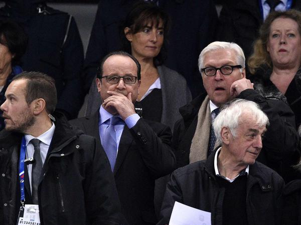 Außenminister Frank-Walter Steinmeier. Am Abend war er mit Frankreichs Präsident Francois Hollande noch beim Länderspiel - am Samstagvormittag sollte der Krisenstab des Auswärtigen Amts tagen.