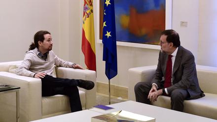 Pablo Iglesias, Chef der linkspopulistischen spanischen Protestpartei Podemos traf am Montag mit dem noch amtierenden Ministerpräsidenten Mariano Rajoy zusammen. 