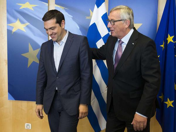 Auf zur nächsten Arbeitssitzung. Alexis Tsipras und Jean-Claude Juncker suchen mal wieder eine Lösung zur Griechenlandkrise.