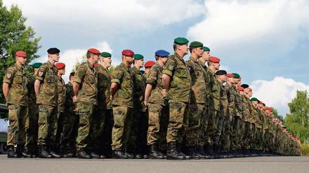 Soldatinnen und Soldaten der Bundeswehr in der Clausewitz-Kaserne in Burg (Sachsen-Anhalt, Archivbild von 2015)