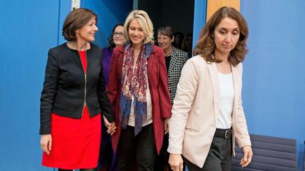 SPD-Politikerinnen Malu Dreyer, Andrea Nahles, Manuela Schwesig, Barbara Hendricks und Aydan Özoguz (von links nach rechts) Anfang Dezember bei der Vorstellung des 12-Punkte-Integrationsplans in der Bundespressekonferenz