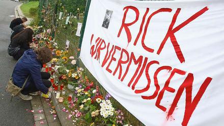 Der homosexuelle Rick Langenstein wurde am 16. August 2008 von einem wegen rechter Handlungen vorbestraften Jugendlichen zu Tode geprügelt.