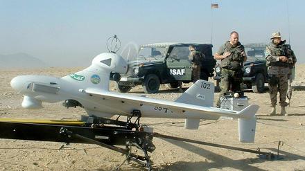 In Afghanistan setzt die Bundeswehr Drohnen schon ein - allerdings sind die unbewaffnet. Die SPD will nun klären, wie sie zu der neuen Waffe steht.